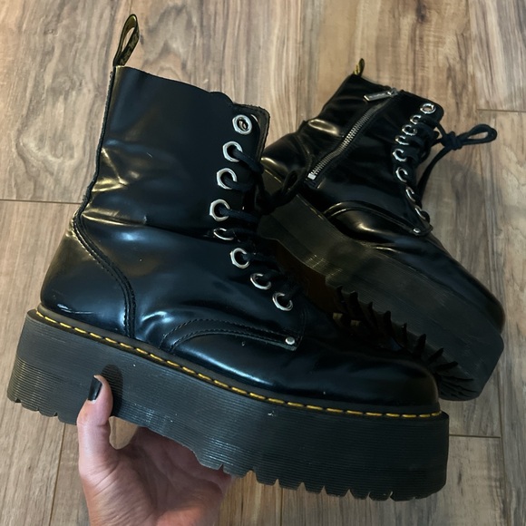 *SOLD* Dr.Martens Platform Boots - Picture 1 of 8